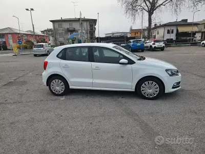 Begagnad VW Polo Trendline 60 HK (44 kW) 2015 Vit Sedan