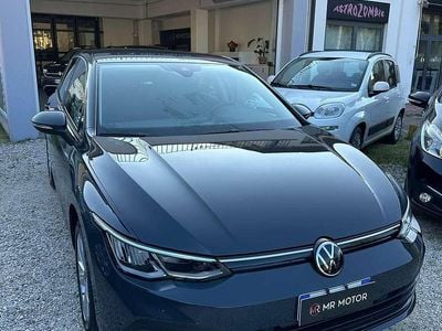 Usata VW Golf VIII Life 131 CV (96 kW) 2022 Grigio Berlina