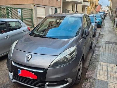Usata Renault Scénic III 110 CV (80 kW) 2012 Grigio Monovolume