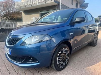 Usata Lancia Ypsilon Gold 70 CV (51 kW) 2022 Blu Utilitaria
