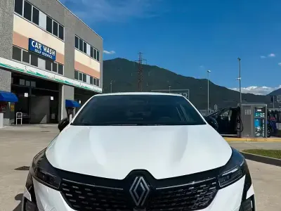Usata Renault Clio V Techno 101 CV (74 kW) 2024 Bianco Berlina