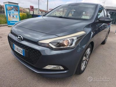 Usata Hyundai i20 Style 75 CV (55 kW) 2015 Grigio Berlina