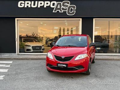 Usata Lancia Ypsilon Gold 69 CV (50 kW) 2018 Rosso Utilitaria