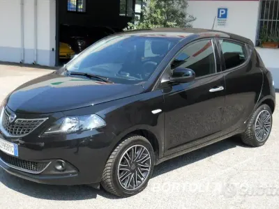 Usata Lancia Ypsilon Gold 69 CV (50 kW) 2022 Nero Utilitaria