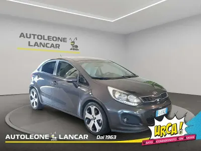 Usata Kia Rio 90 CV (66 kW) 2015 Grigio Berlina