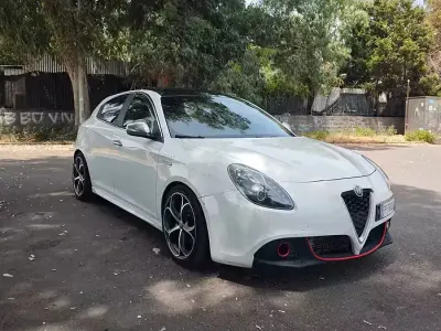 Usata Alfa Romeo Giulietta Distinctive 170 CV (125 kW) 2012 Bianco Utilitaria