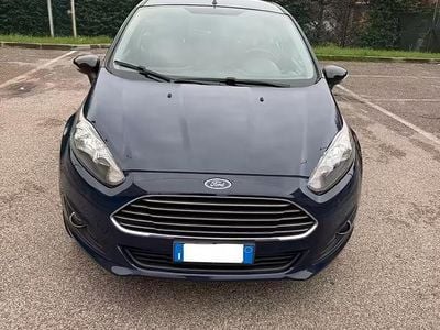 Usata Ford Fiesta 95 CV (69 kW) 2016 Blu Berlina