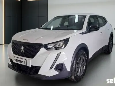 Usata Peugeot 2008 Active 110 CV (80 kW) 2022 Bianco SUV