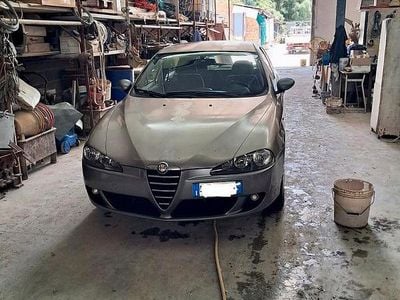 Usata Alfa Romeo 147 120 CV (88 kW) 2006 Grigio Utilitaria
