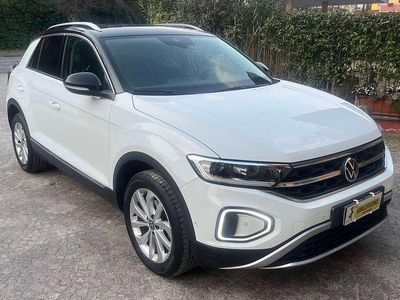 Usata VW T-Roc Style 116 CV (85 kW) 2024 Puro  tetto & specchi neri SUV