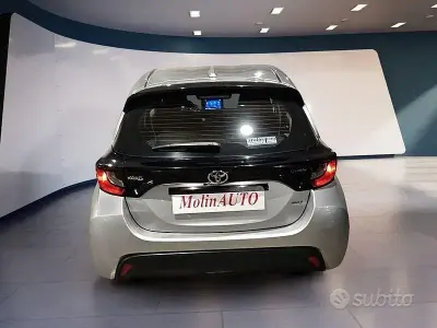Usata Toyota Yaris Hybrid Active 92 CV (67 kW) 2025 Grigio Berlina