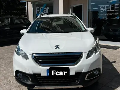 Usata Peugeot 2008 Allure 92 CV (67 kW) 2014 Bianco SUV