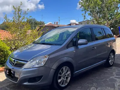 Usata Opel Zafira 101 CV (74 kW) 2011 Grigio Monovolume