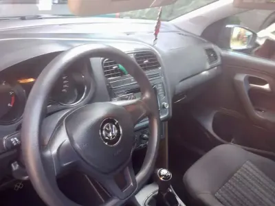 Usata VW Polo Trendline 75 CV (55 kW) 2015 Blu/azzurro Berlina