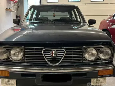 Usata Alfa Romeo Alfetta 130 CV (95 kW) 1983 Bluazzurro Berlina