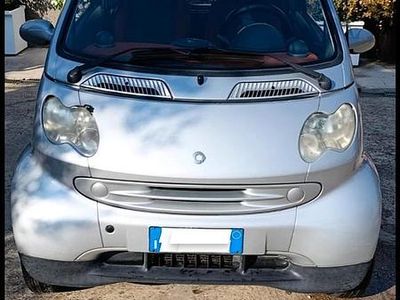 Usata 2004 Smart ForTwo Coupé Utilitaria | 2000 €