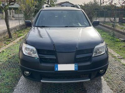 usata Mitsubishi Outlander 2.0 4 WD Benzina-GPL