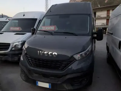 Usata Iveco Daily 155 CV (114 kW) 2021 Grigio Furgone