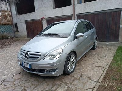 Usata Mercedes B200 140 CV (102 kW) 2006 Grigio Monovolume