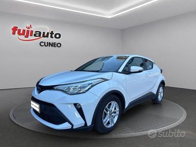 Usata Toyota C-HR Active 122 CV (89 kW) 2023 Solid white SUV