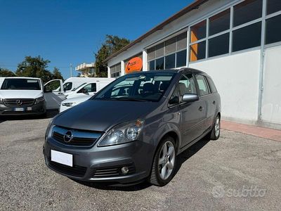 Usata Opel Zafira Cosmo 140 CV (102 kW) 2005 Grigio Monovolume