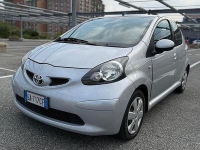 Usata Toyota Aygo Sol 68 CV (50 kW) 2010 Grigio Utilitaria