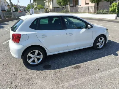 Begagnad VW Polo Highline 90 HK (66 kW) 2012 Vit Halvkombi