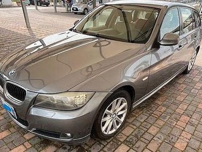 Begagnad BMW 318 2009 Grå Kombi