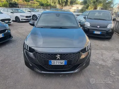 Usata Peugeot 208 GT-line 101 CV (74 kW) 2021 Grigio scuro Utilitaria