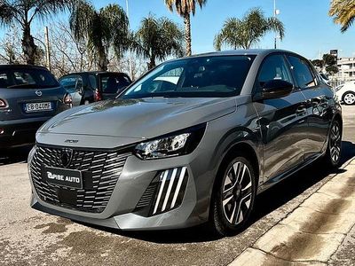 Usata Peugeot 208 Allure 101 CV (74 kW) 2025 Grigio Utilitaria