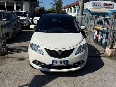 Usata Lancia Ypsilon Gold 95 CV (69 kW) 2016 Bianco Utilitaria