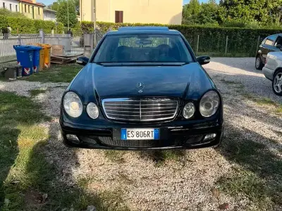 Usata Mercedes E200 Classic 163 CV (119 kW) 2006 Nero Berlina