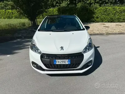 Usata Peugeot 208 GT-line 120 CV (88 kW) 2017 Bianco Utilitaria