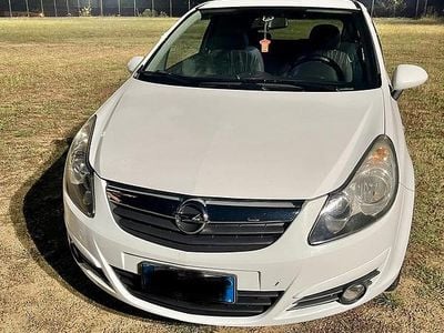 Usata Opel Corsa Edition 95 CV (69 kW) 2010 Bianco Berlina