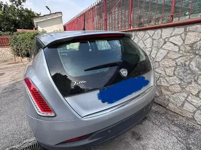Usata Lancia Delta 120 CV (88 kW) 2008 Grigio Utilitaria