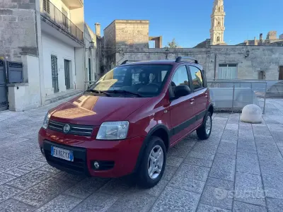 Usata Fiat Panda 4x4 69 CV (50 kW) 2010 Rosso Utilitaria