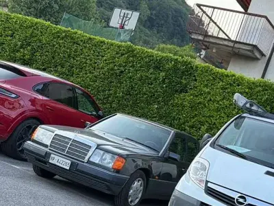Usata Mercedes 200 118 CV (86 kW) 1992 Nero Berlina