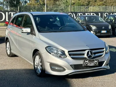 Usata Mercedes B180 Executive 109 CV (80 kW) 2016 Grigio Monovolume