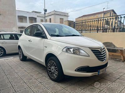Usata Lancia Ypsilon 85 CV (62 kW) 2013 Bianco Utilitaria