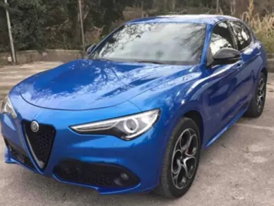 Usado Alfa Romeo Stelvio Veloce 209 CV (153 kW) 2022 Azul SUV