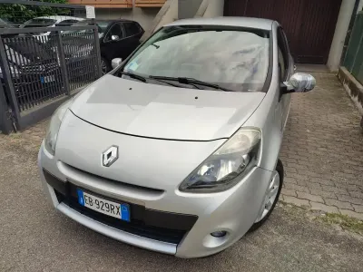 Usata Renault Clio II 74 CV (54 kW) 2010 Grigio Berlina