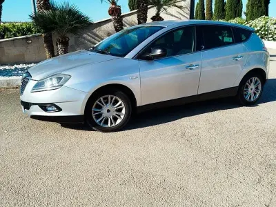 Usata Lancia Delta 120 CV (88 kW) 2010 Grigio Utilitaria