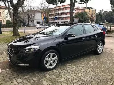 Usata Volvo V40 Kinetic 119 CV (87 kW) 2016 Nero Berlina