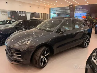 Usata Porsche Macan 245 CV (180 kW) 2021 Grigio scuro metallizzato SUV