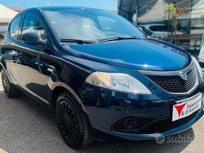 Usata Lancia Ypsilon Silver 69 CV (50 kW) 2021 Blu Utilitaria