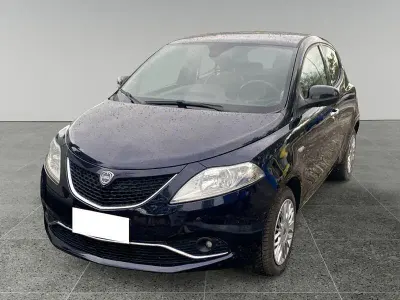 Usado Lancia Ypsilon Silver 69 CV (50 kW) 2017 Azul Utilitario