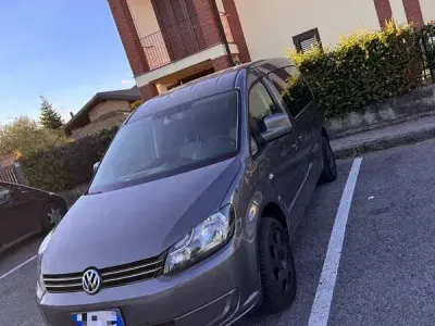 Käytetty VW Caddy 102 HP (75 kW) 2012 Tila-auto