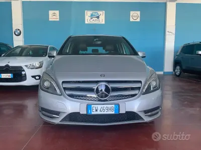 Usata Mercedes B180 109 CV (80 kW) 2014 Grigio Utilitaria