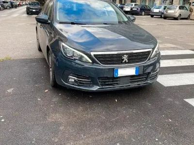 Usata Peugeot 308 102 CV (75 kW) 2019 Berlina