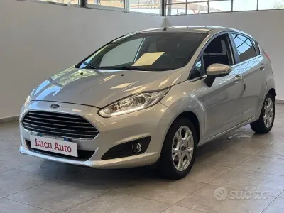 Usata Ford Fiesta Titanium 60 CV (44 kW) 2016 Grigio Utilitaria